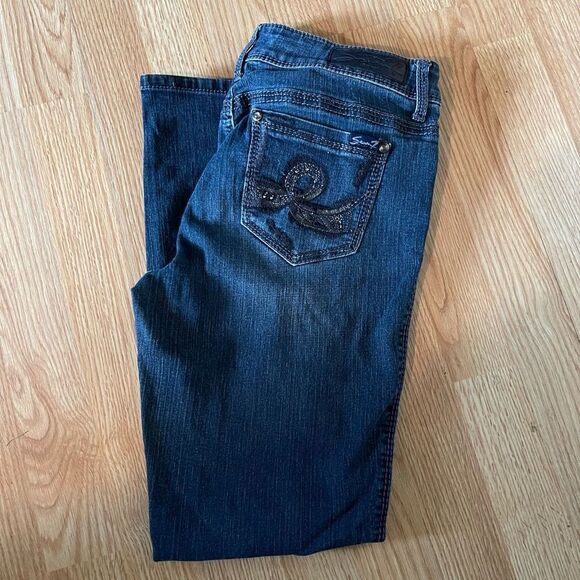 Seven7 Women skinny jeans size 8
Fancy back pocket design 
28.5” inseam
5” cuff - Picture 5 of 10